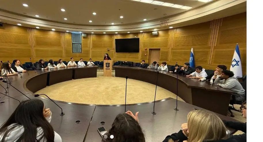 תלמידי מקיף ד׳ אשדוד מציגים יוזמה בכנסת